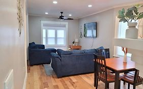 Brand New House In Downtown With Parking